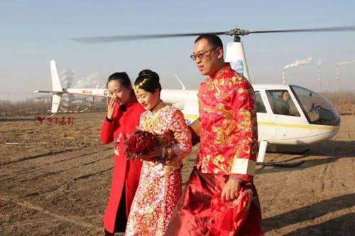 小伙花1197元坐直升机接新娘